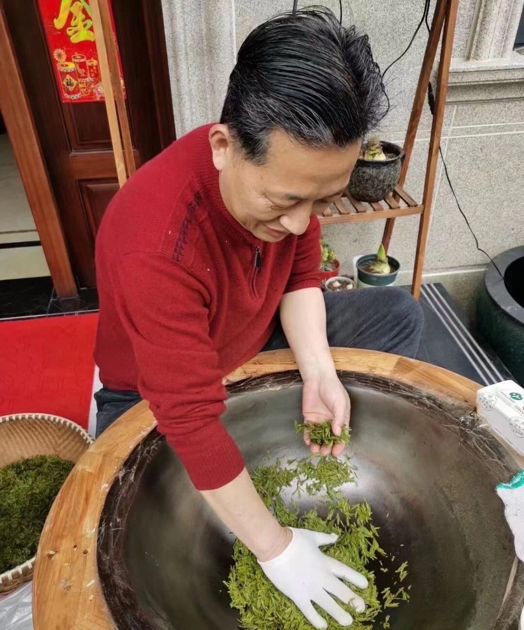Chinese Green Tea: Dragonwell, Gunpowder, Bi Luo Chun & More